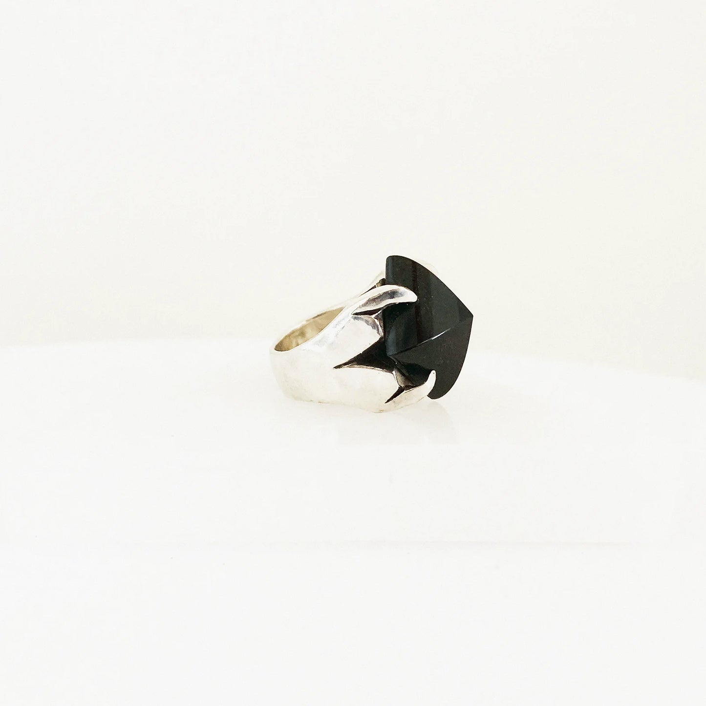 BLACK SPINEL | DOVETAIL PYRAMID TALON RING