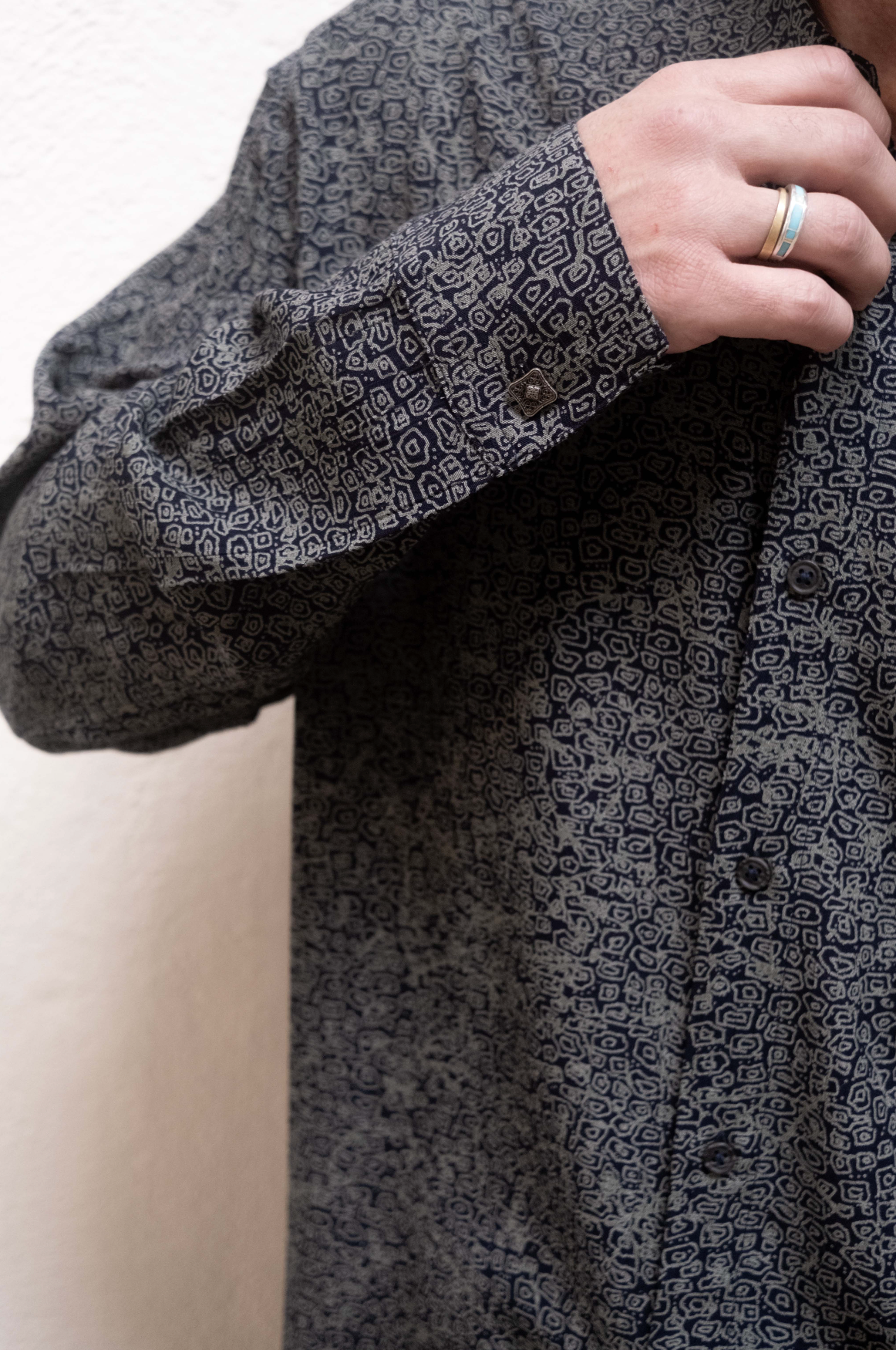 Dress Shirt in Dark Blue Party Print Tencel